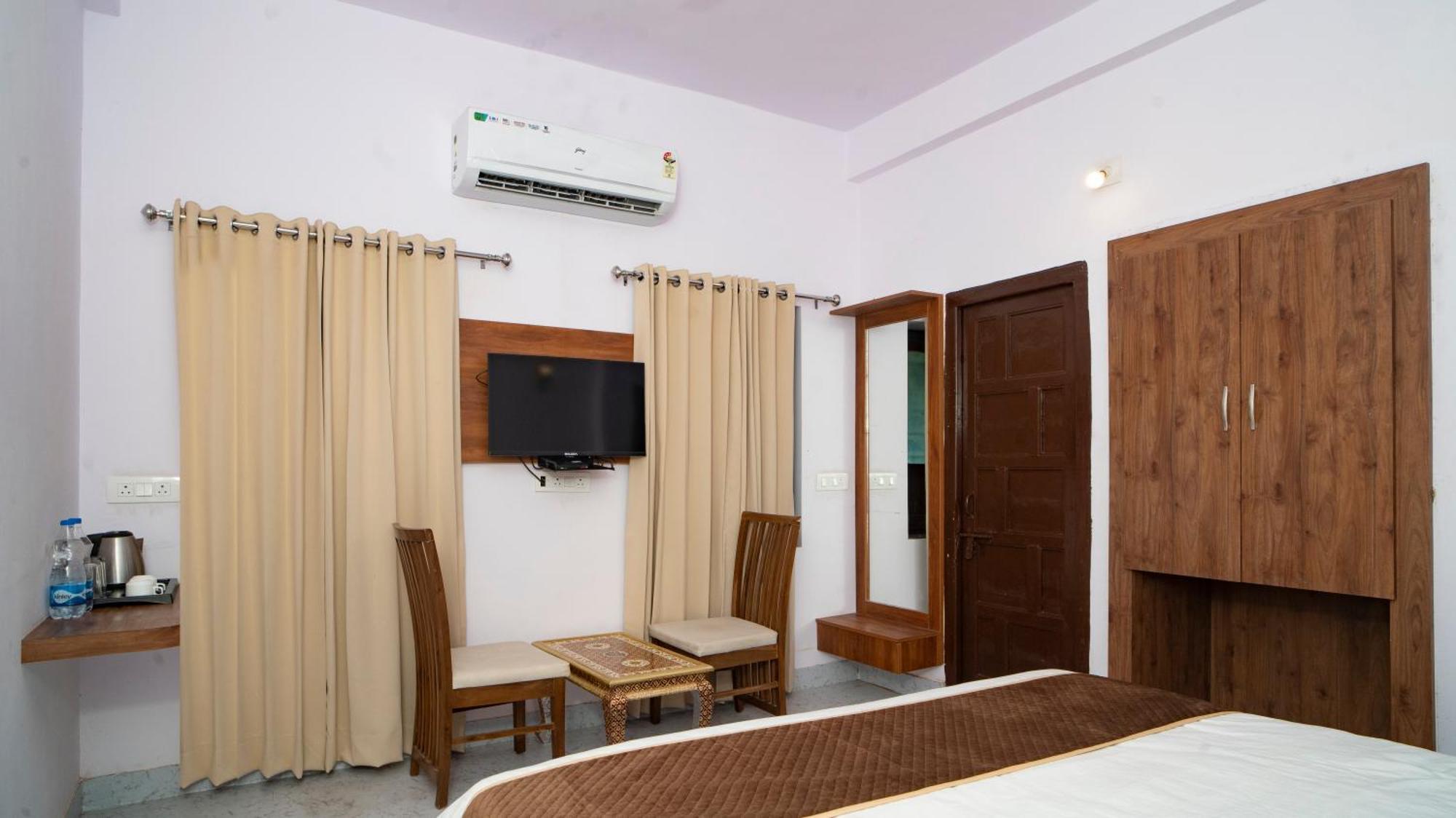 Devdarshan Hotel & Restaurant Udaipur Exterior photo